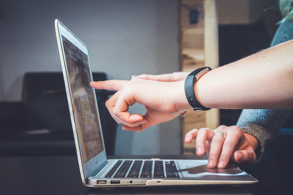Building a Communication Rhythm Your Team Can Rely On